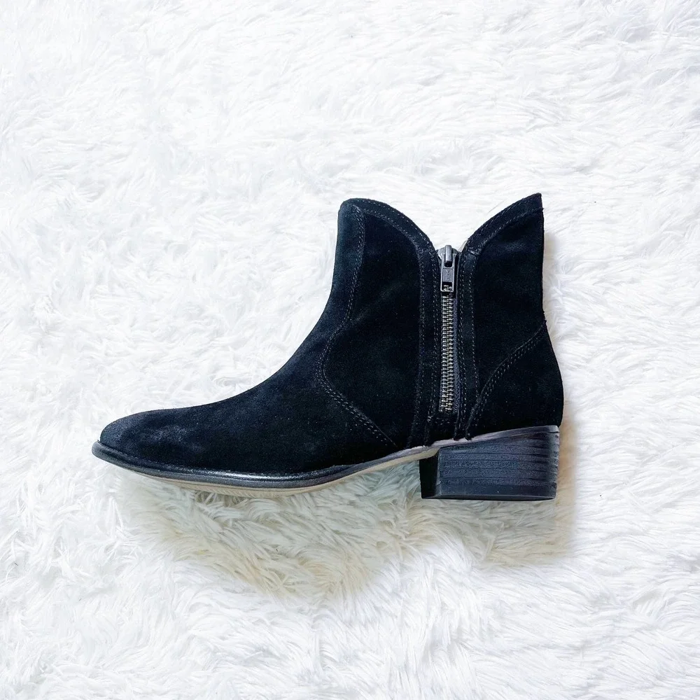 Seychelle's Suede Angle Bootie Side Zippers NWOB SZ7